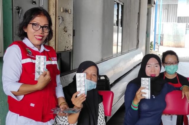 PEMERIKSAAN KESEHATAN DAN PEMBERIAN TABLET TAMBAH DARAH