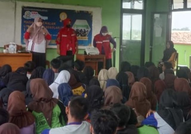 POSYANDU REMAJA HAMPIRI SMA LIFE SKILL BUMI SARI